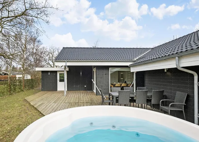 Casa de Férias Lovely In With Kitchen Hadsund